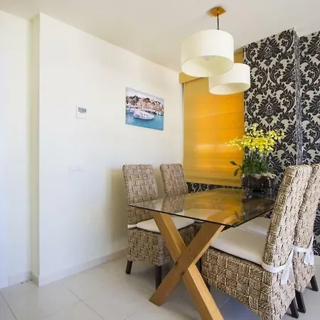 Beautiful Seaside Vasilisa With Sea, Yacht Club & Roch Of Ifach Views In Apartament Calpe